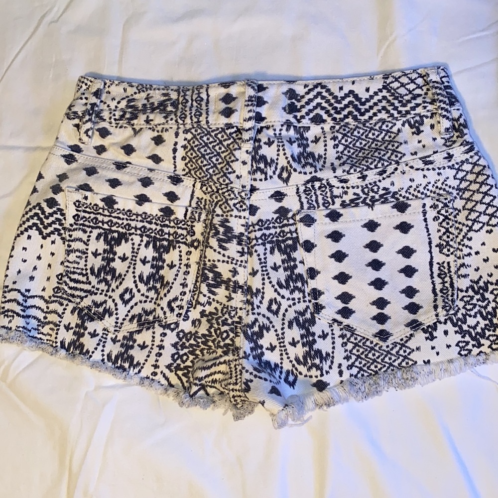 Bullhead Shorts - Picture 3 of 4
